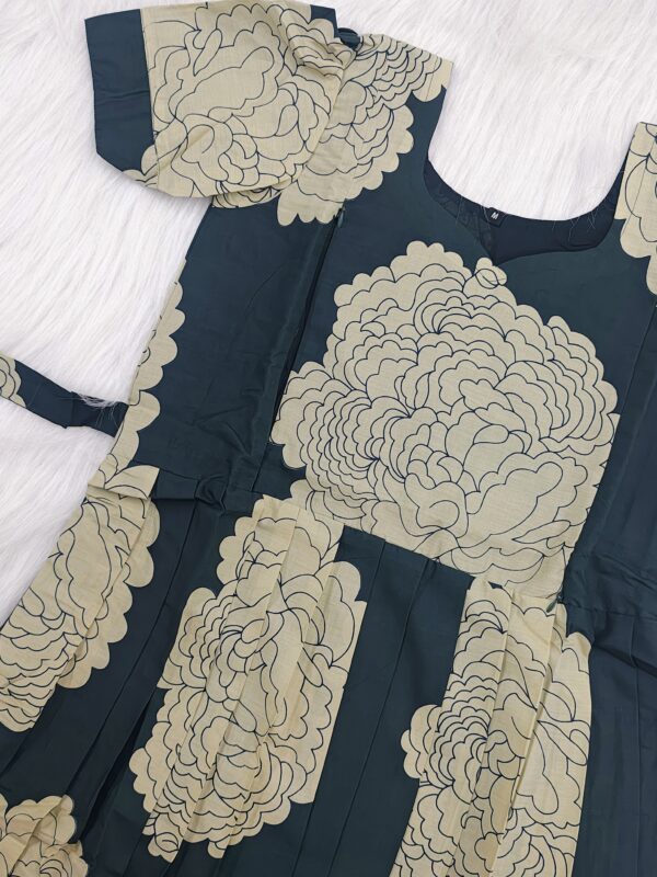 GREEN BLOOM OUTLINE | ZIPPER